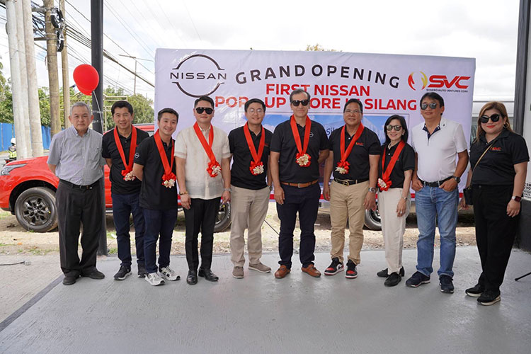 A group photo while standing of  Nissan Philippines President Juan Manuel Hoyos, members of Synergyauto Ventures Corp., General Manager Nissan Dasmariñas and Barangay Captain.
